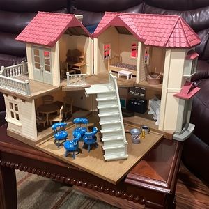 SOLD Calico Critters Townhouse- Includes Furniture!